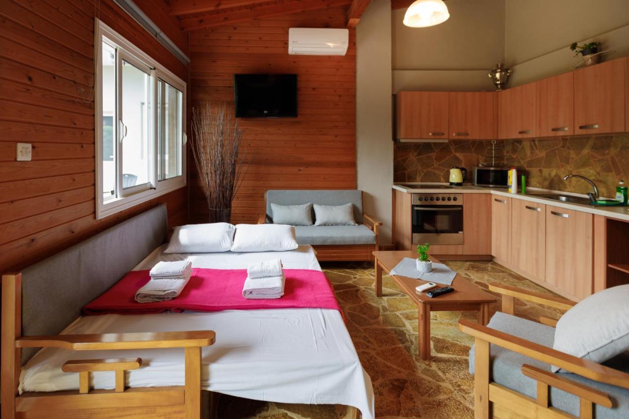 Wooden House Villa Mesimerion Bagian luar foto